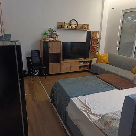 Peleus- 2 * Tirana